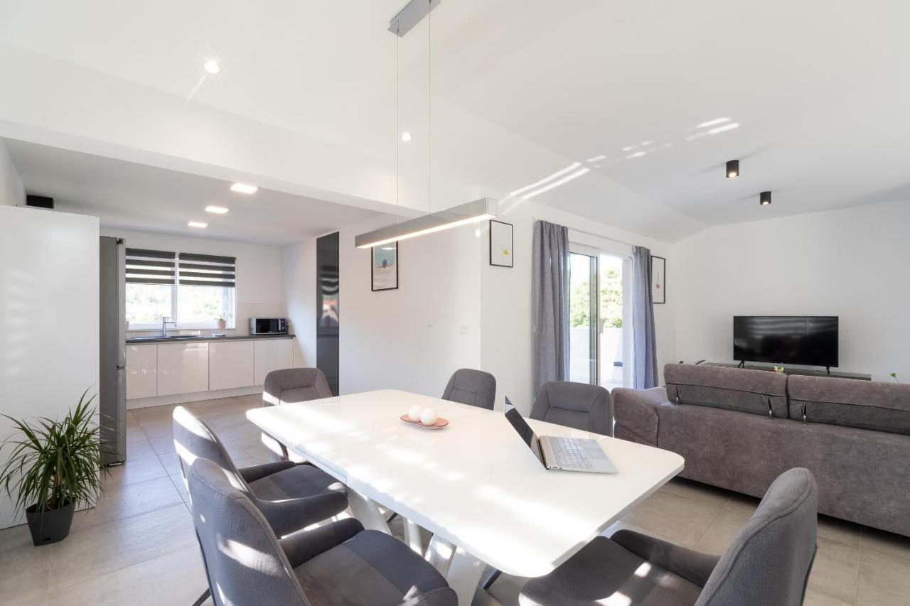 The Plaza Apartment ปริซบา ภายนอก รูปภาพ